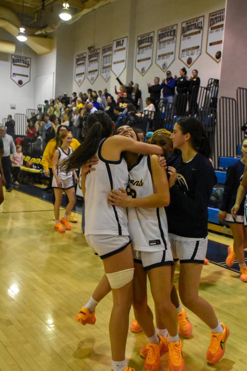 Girls Basketball Wins at the Buzzer